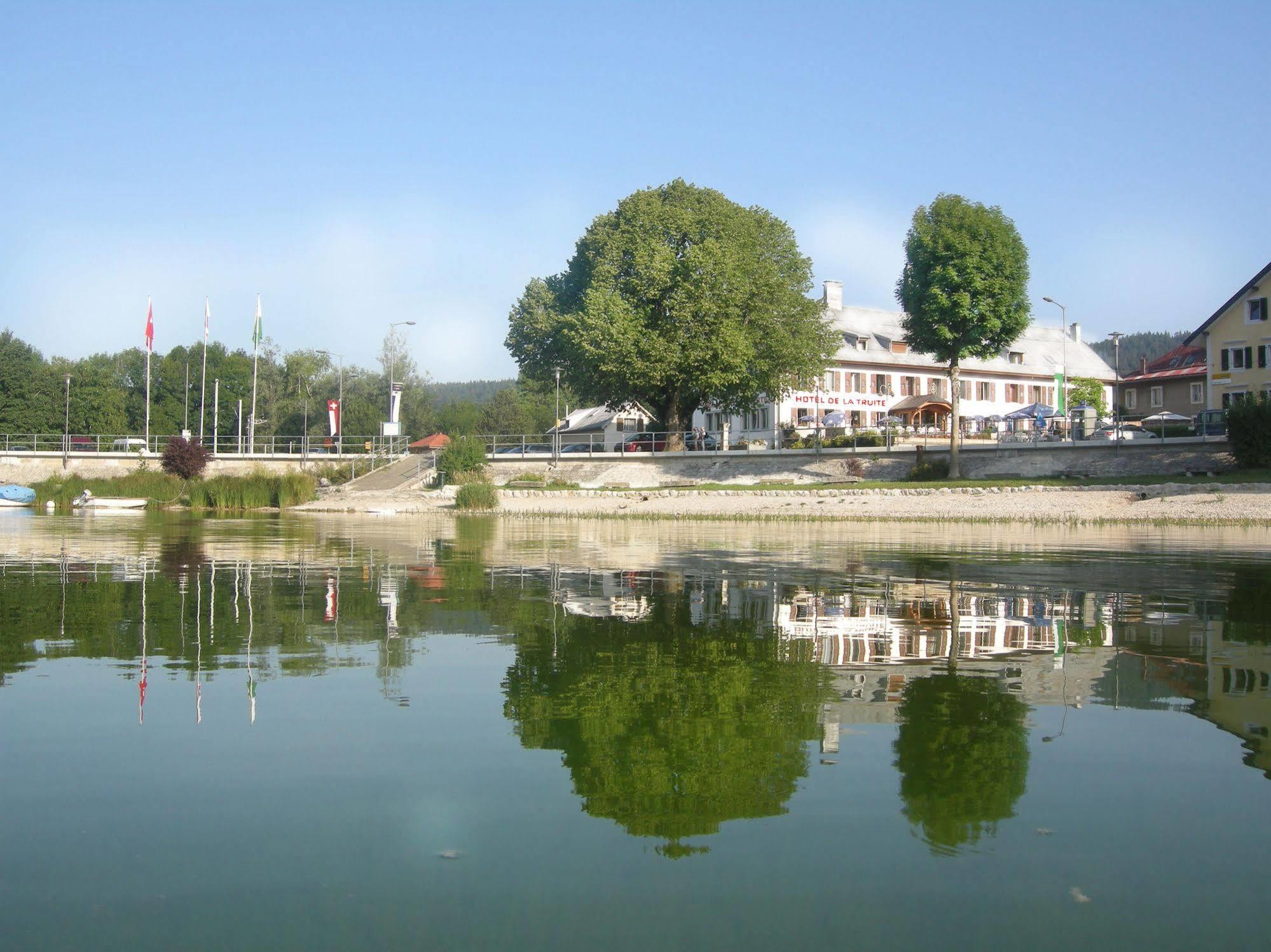 Hotel De La Truite & Spa Le Petit Nautilus Le Pont Exterior foto
